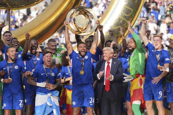 Sắp xếp? Trump trao giải thưởng Chelsea! 