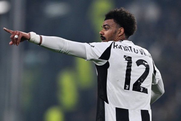 AS: Atletico Madrid quan tâm đến hậu vệ của Chelsea Renato Vega, The Blues yêu cầu 40 triệu euro